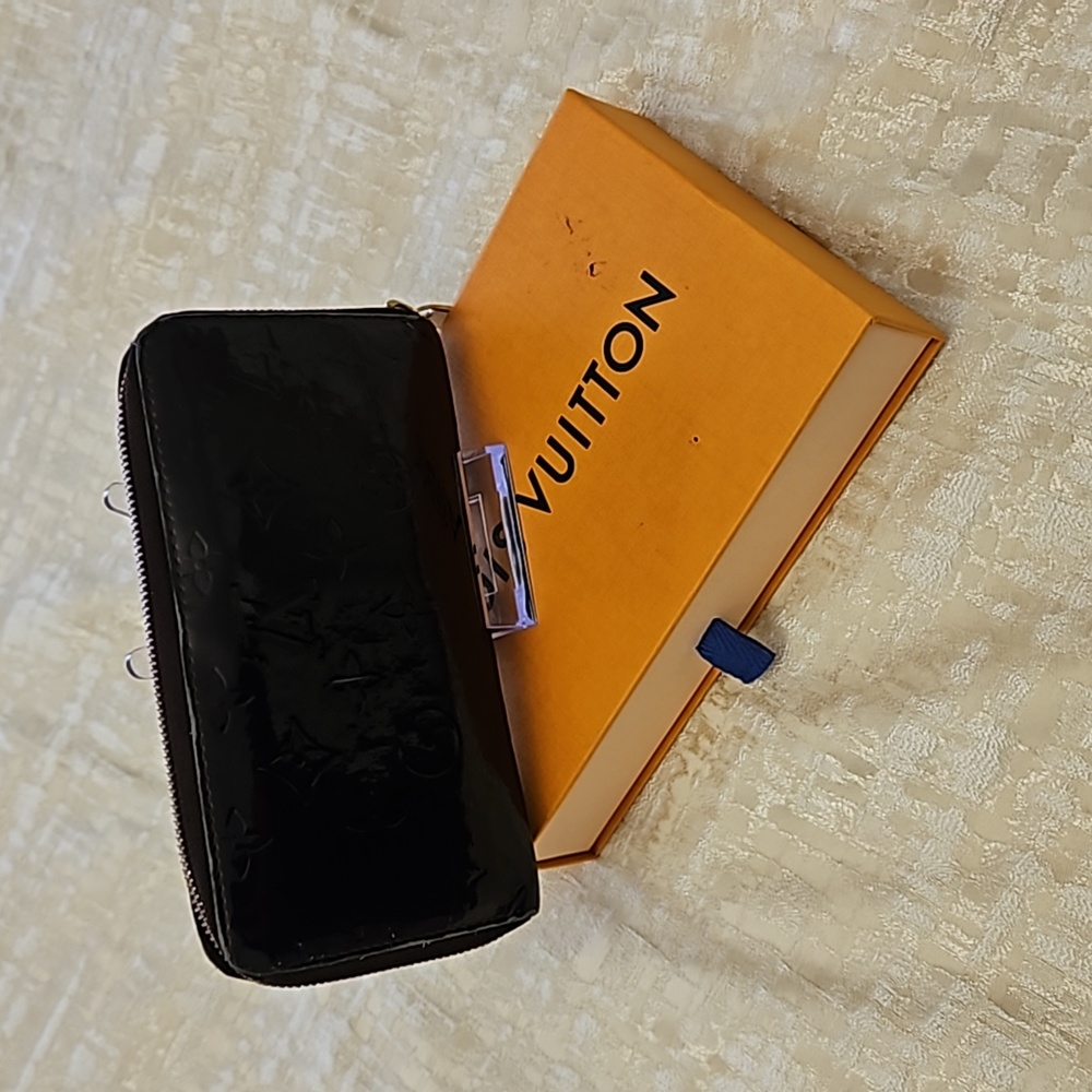 Luis vuitton wallet